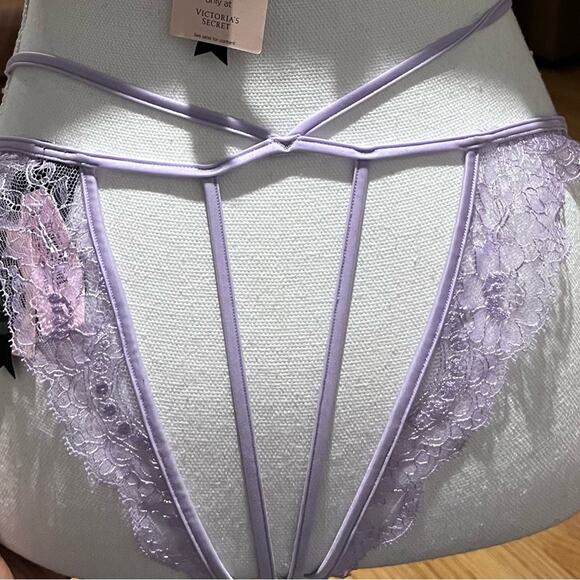 Victoria’s Secret Set, Sexy Unlined Demi Lace Bra/Garter/Panty, Light Purple - Picture 12 of 12